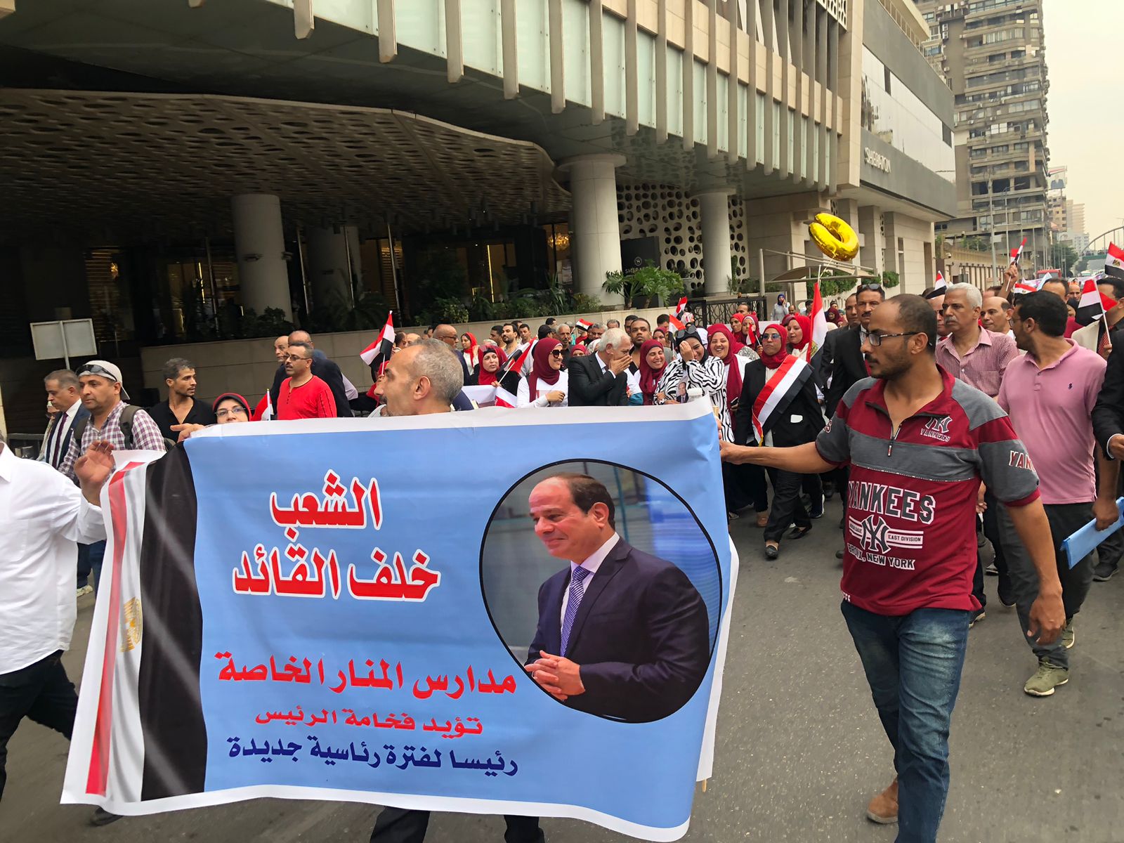 معلمو الجيزة يحتشدون بميدان الجلاء لمناشدة السيسى بالترشح (1)