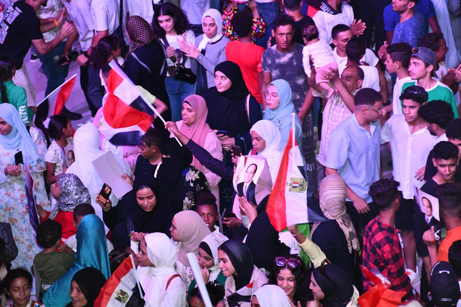مسيرة حاشدة بميادين شرم الشيخ لتأييد ترشح الرئيس  (10)