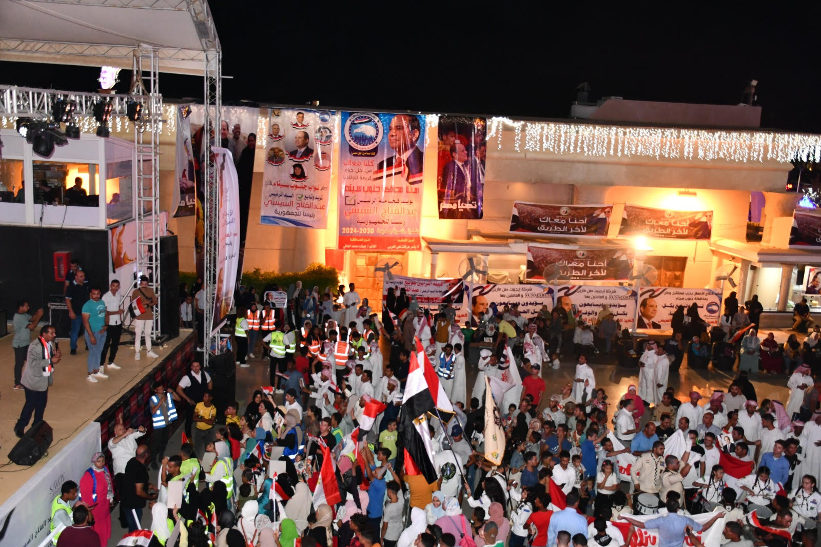 مسيرة حاشدة بميادين شرم الشيخ لتأييد ترشح الرئيس  (13)