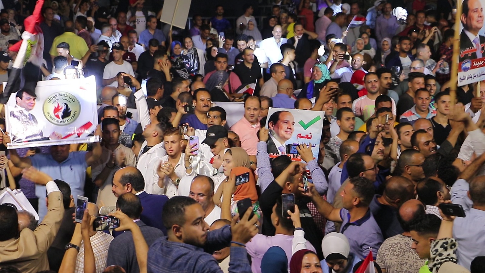 لافتات وصور للرئيس في احتفالية كفر الشيخ