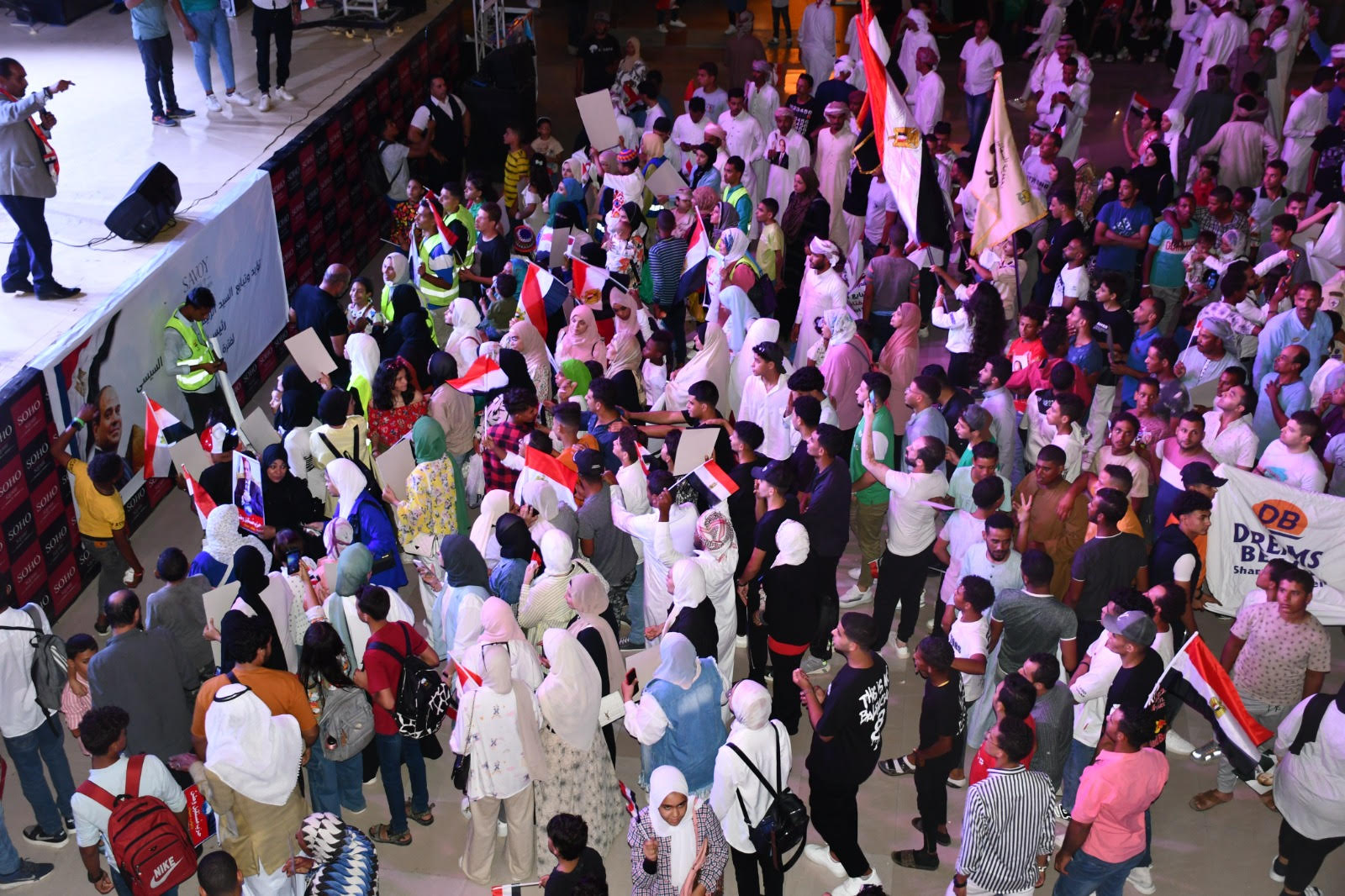 مسيرة حاشدة بميادين شرم الشيخ لتأييد ترشح الرئيس  (1)