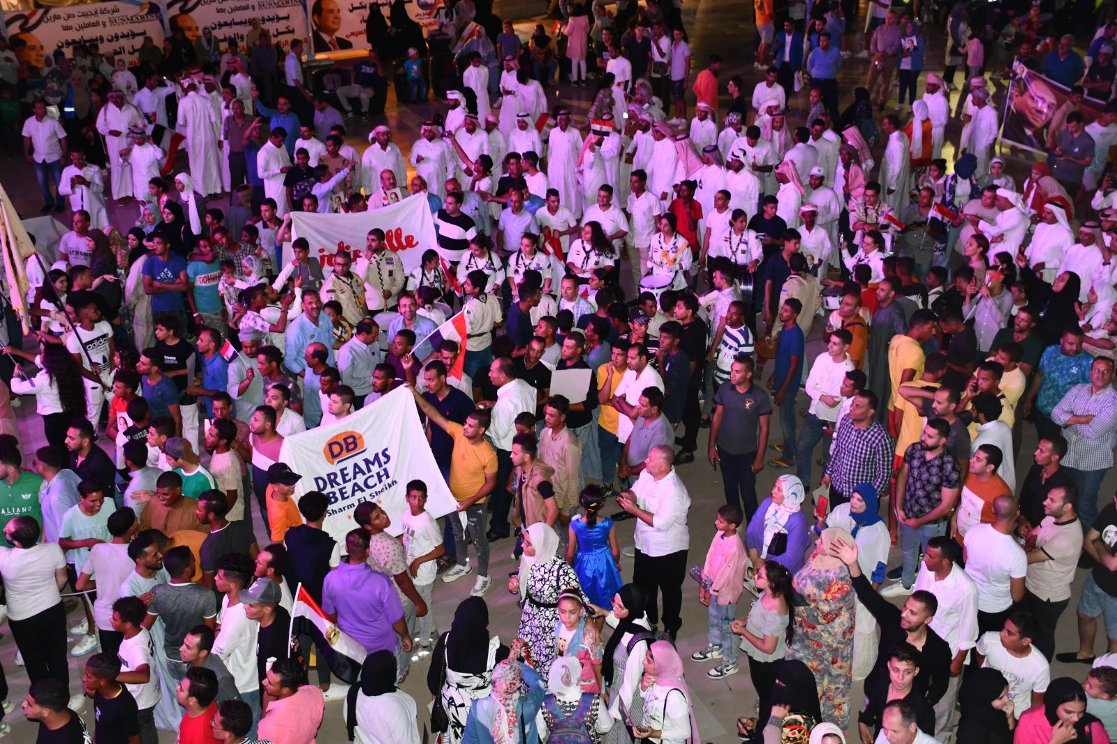 مسيرة حاشدة بميادين شرم الشيخ لتأييد ترشح الرئيس  (12)