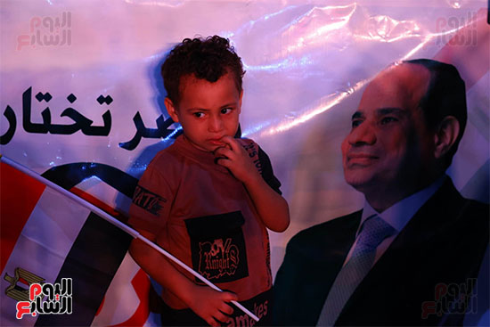 المصريون يريدون السيسى رئيسا لفترة جديدة (7)