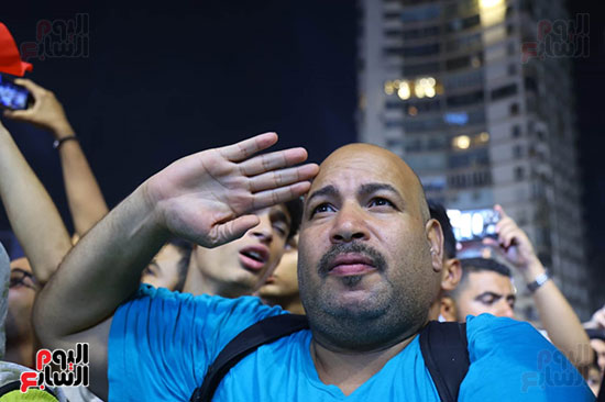 الجماهير بميدان الجلاء يرحبون بإعلان الرئيس السيسى للترشح (16)