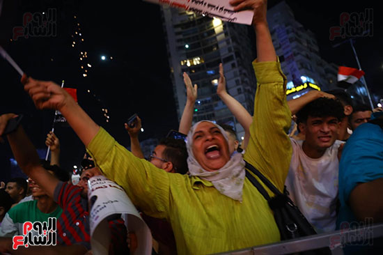 الجماهير بميدان الجلاء يرحبون بإعلان الرئيس السيسى للترشح (24)