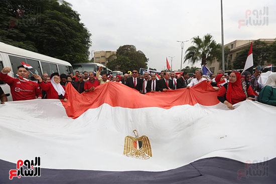 مسيرة لآلاف الأكاديميين بجامعة القاهرة احتفالا بأكتوبر  (12)