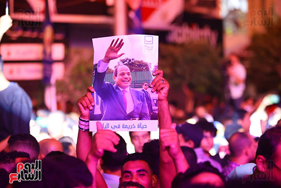المصريون يريدون السيسى رئيسا لفترة جديدة (19)