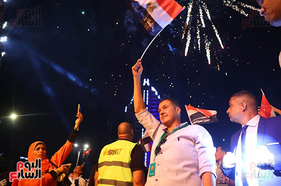 الجماهير بميدان الجلاء يرحبون بإعلان الرئيس السيسى للترشح (18)