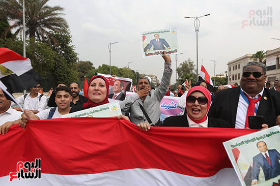 مسيرة لآلاف الأكاديميين بجامعة القاهرة احتفالا بأكتوبر  (3)