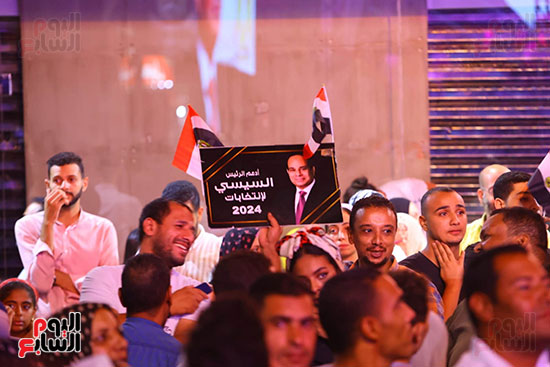 المصريون يريدون السيسى رئيسا لفترة جديدة (22)