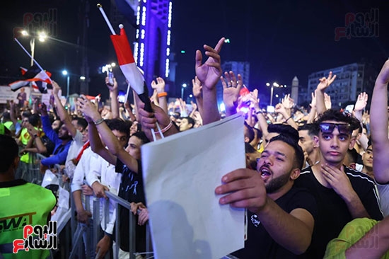 الجماهير بميدان الجلاء يرحبون بإعلان الرئيس السيسى للترشح (20)