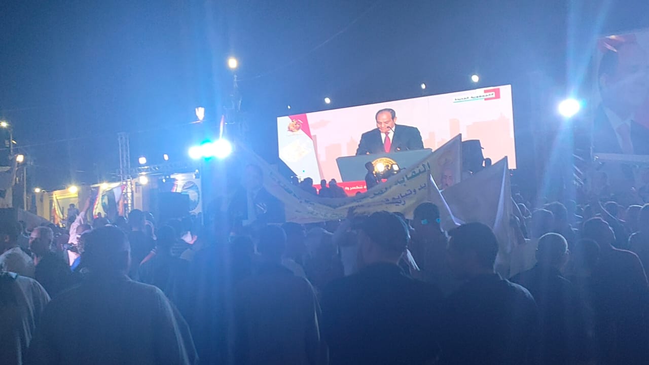 زغاريد وشماريخ أثناء إعلان الرئيس السيسى ترشحه (1)