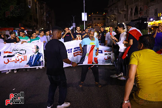المصريون يريدون السيسى رئيسا لفترة جديدة (4)