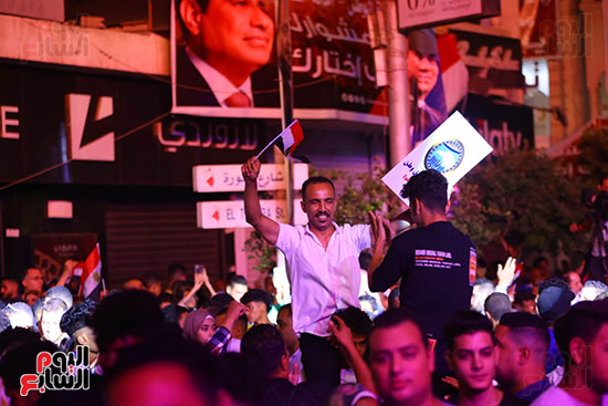 المصريون يريدون السيسى رئيسا لفترة جديدة (21)