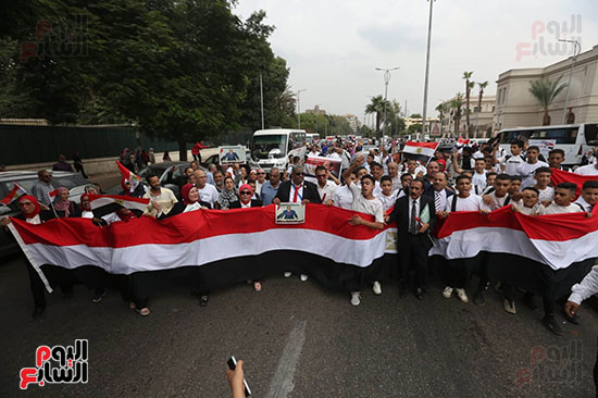مسيرة لآلاف الأكاديميين بجامعة القاهرة احتفالا بأكتوبر  (2)