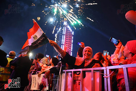 الجماهير بميدان الجلاء يرحبون بإعلان الرئيس السيسى للترشح (21)