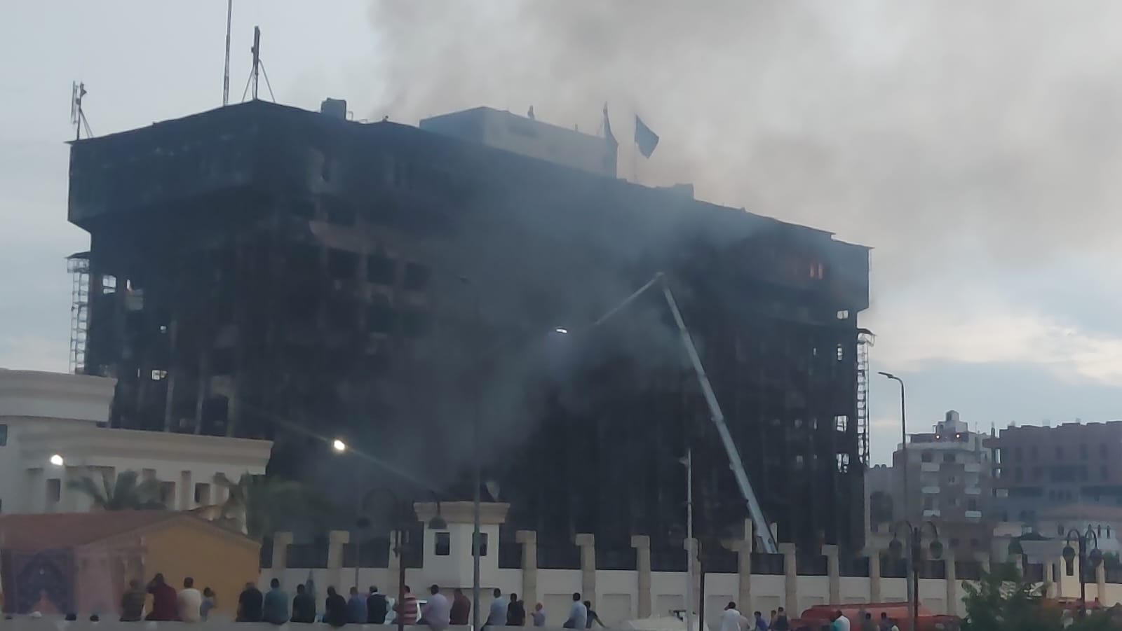حريق مديرية أمن الإسماعيلية (14)