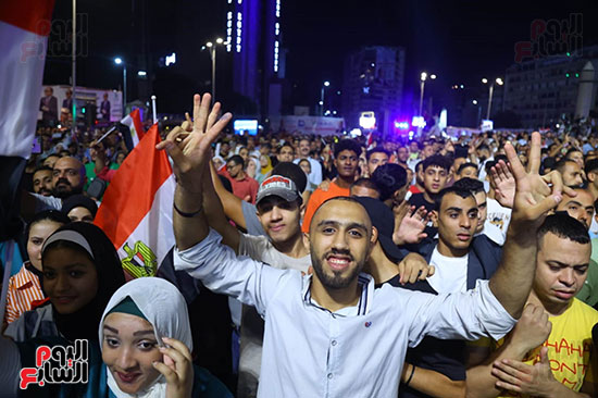 الجماهير بميدان الجلاء يرحبون بإعلان الرئيس السيسى للترشح (11)