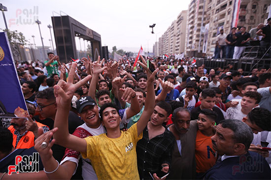 الحشود تحتفل بترشح الرئيس السيسي للانتخابات