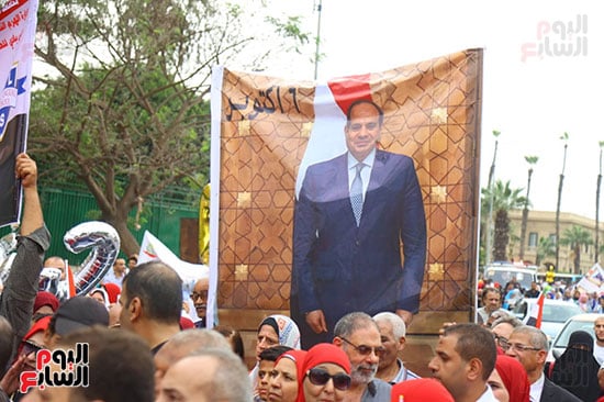 مسيرة  بجامعة القاهرة تناشد الرئيس السيسى بالترشح  (17)