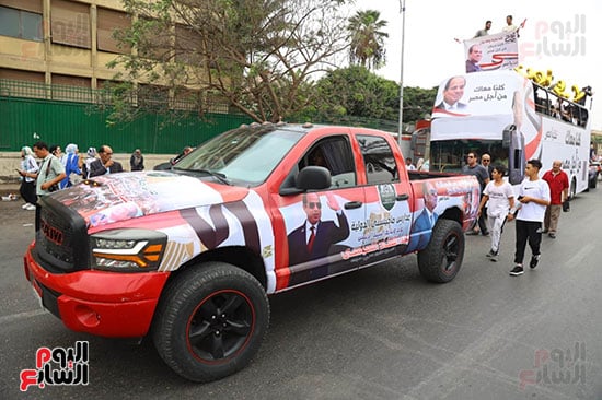 مسيرة  بجامعة القاهرة تناشد الرئيس السيسى بالترشح  (22)