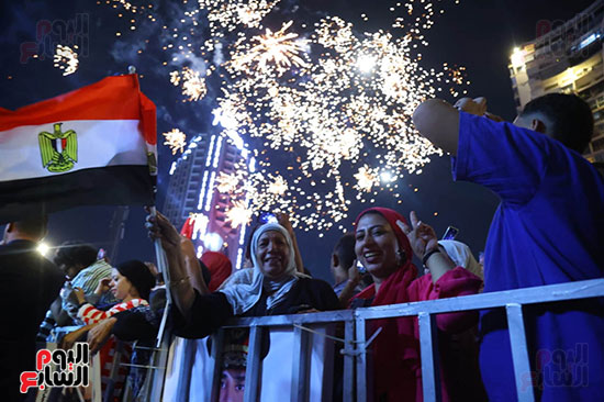 الجماهير بميدان الجلاء يرحبون بإعلان الرئيس السيسى للترشح (19)