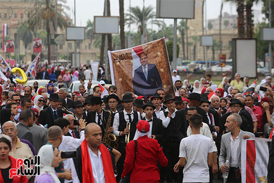 مسيرة  بجامعة القاهرة تناشد الرئيس السيسى بالترشح  (1)