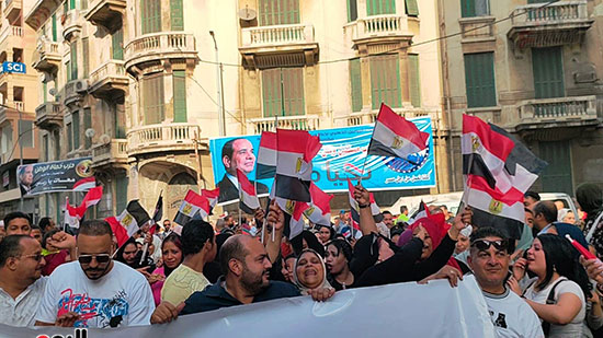 مسيرات-للاحتفال-بذكرى-نصر-أكتوبر-ومطالبة-الرئيس-السيسى-بالترشح-وسط-الإسكندرية-(3)