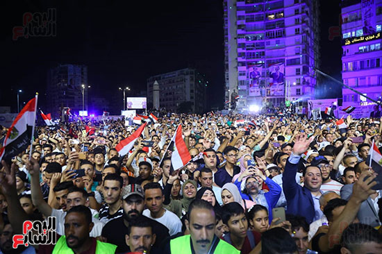 الجماهير بميدان الجلاء يرحبون بإعلان الرئيس السيسى للترشح (9)