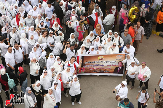 مسيرة لآلاف الأكاديميين بجامعة القاهرة احتفالا بأكتوبر  (10)