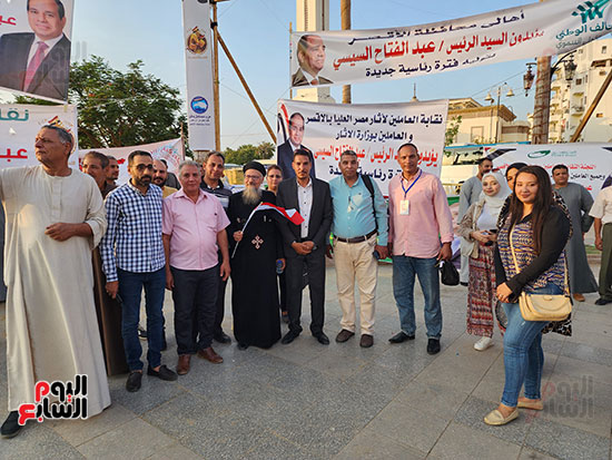 سيدات-ورجال-وشباب-وذوى-الهمم-يعلنون-دعمهم-للرئيس-السيسى-(2)