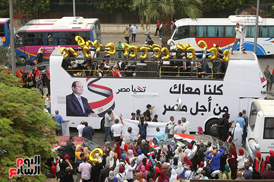 مسيرة لآلاف الأكاديميين بجامعة القاهرة احتفالا بأكتوبر  (6)