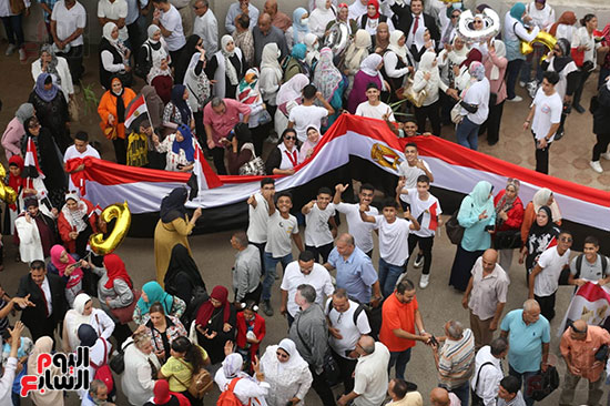 مسيرة لآلاف الأكاديميين بجامعة القاهرة احتفالا بأكتوبر  (5)