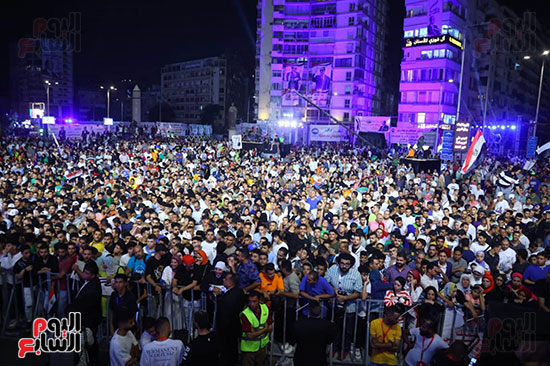 الآلاف يحتشدون في ميدان الجلاء