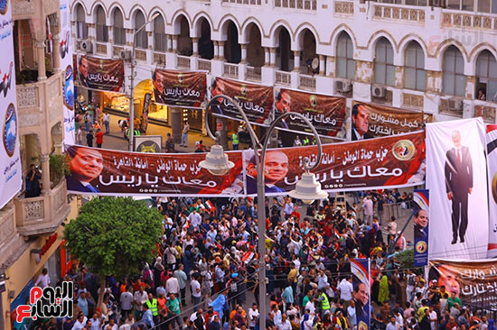 مسيرة من المطرية إلى ميدان الكوربة للاحتفال بنصر أكتوبر والمطالبة بترشح الرئيس السيسى (10)