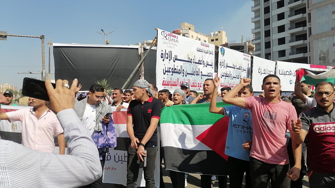 مسيرة شبابية لميدان المحافظة بالدقهلية لدعم أهالى فلسطين (4)
