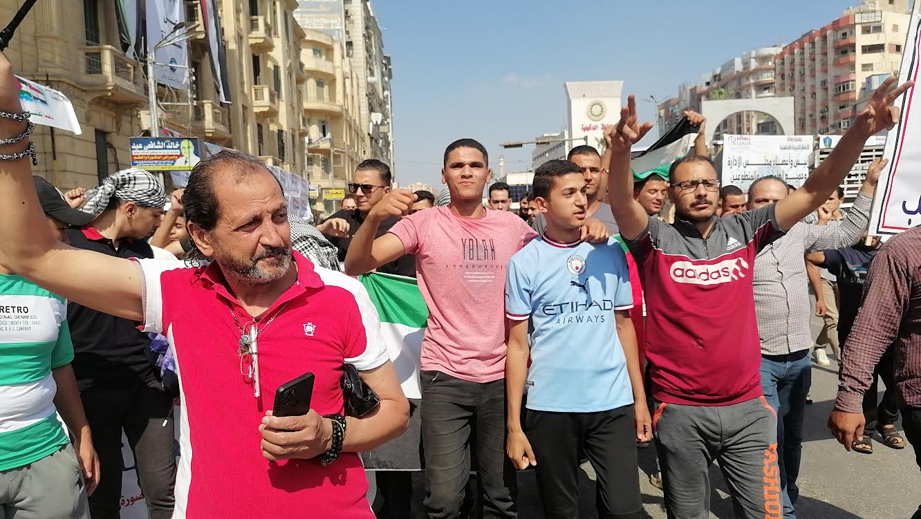 مسيرة شبابية لميدان المحافظة بالدقهلية لدعم أهالى فلسطين (3)