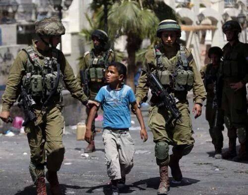 طفل  فلسطيني شجاع