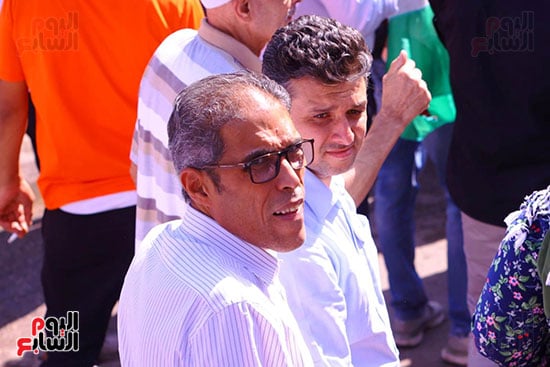أعضاء الحركة المدنية أمام مسجد مصطفى محمود (13)