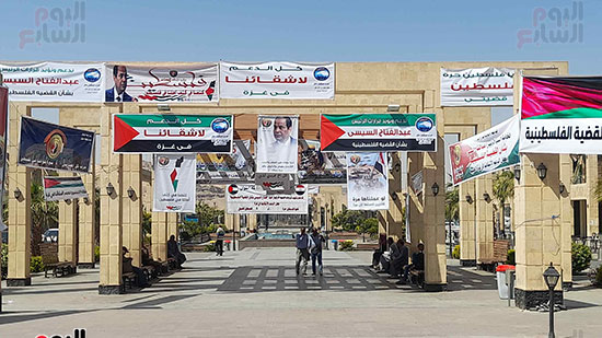 لافتات-الدعم-لفلسطين-تملأ-ميدان-المحطة-بمدينة-اسوان-قبل-صلاة-الجمعة-(3)