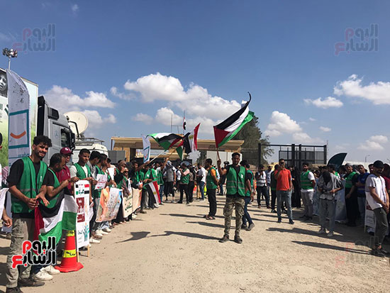 وقفات تضامنية بأعلام فلسطين (5)