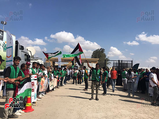 وقفات تضامنية بأعلام فلسطين (3)
