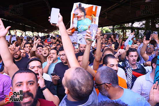 أعضاء الحركة المدنية أمام مسجد مصطفى محمود (22)