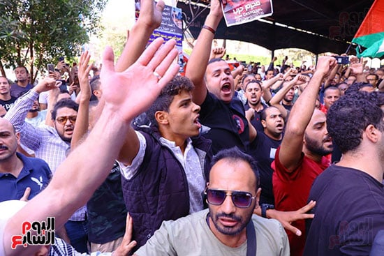 أعضاء الحركة المدنية أمام مسجد مصطفى محمود (5)