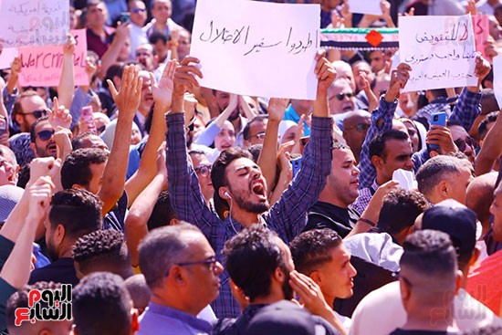 أعضاء الحركة المدنية أمام مسجد مصطفى محمود (4)