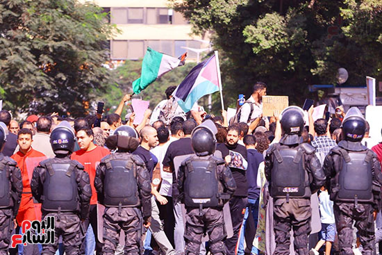  أعضاء الحركة المدنية أمام مسجد مصطفى محمود (11)