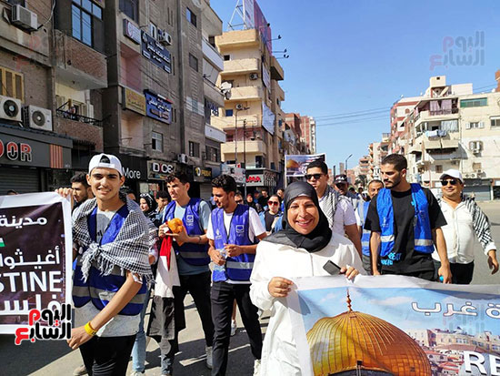 مسيرة حاشدة لمتطوعي حياة كريمة تجوب شوارع الإسماعيلية لدعم فلسطين (5)
