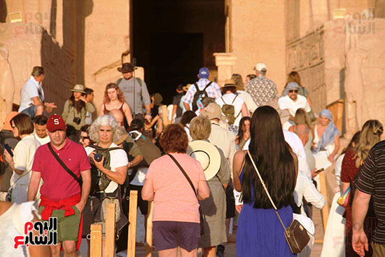 أفواج-سياحية-تزور-معبد-أبوسمبل-قبل-التعامد-(20)