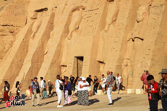 أفواج-سياحية-تزور-معبد-أبوسمبل-قبل-التعامد-(10)