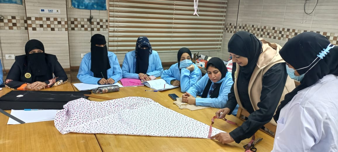 تدريب فتيات بور سعيد على مهنة الخياطة والتفصيل (3)